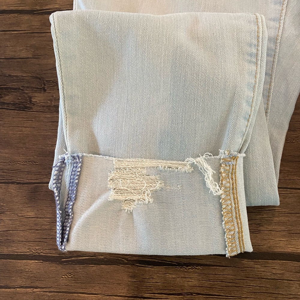 Universal Thread Goods Co. - Picture 11 of 16